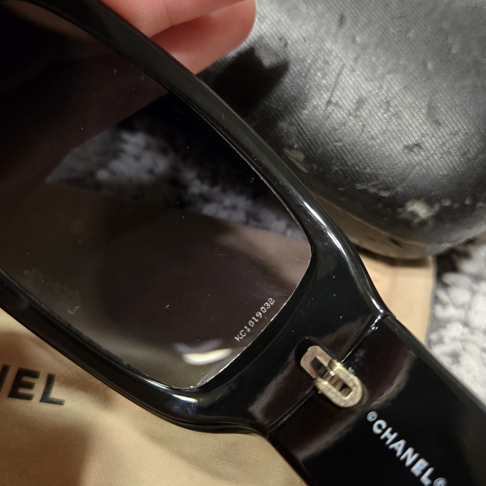 CHANEL Black Sunglasses - Picture 5 of 9